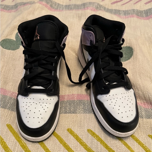 Nike Jordans size 6Y - Picture 2 of 3